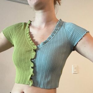 Two tone color cropped shirt